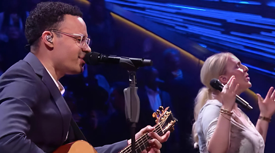 Tauren Wells And His Wife, Lorna, Deliver Emotional Duet Of ‘This Is A Move’ On Stage