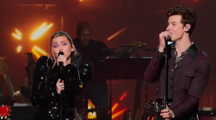 Dolly Parton’s Priceless Reaction To Miley Cyrus And Shawn Mendes’ Emotional Duet On “Islands In The Stream”