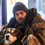 I Bought Shawarma and Coffee for a Homeless Man – He Gave Me a Note That Changed Everything