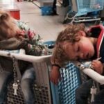 MOM COLLAPSES NEXT TO SLEEPING KIDS IN SHOPPING CART—WOMAN POSTS HER ONLINE WITH “LAZY” CAPTION. THE NEXT TIME SHE SAW HER, SHE DEEPLY REGRETTED IT