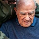 MAN GAVE UP HIS DREAM LIFE TO TAKE CARE OF HIS SICK GRANDPA—AND IT TURNED OUT TO BE THE BEST DECISION HE EVER MADE.