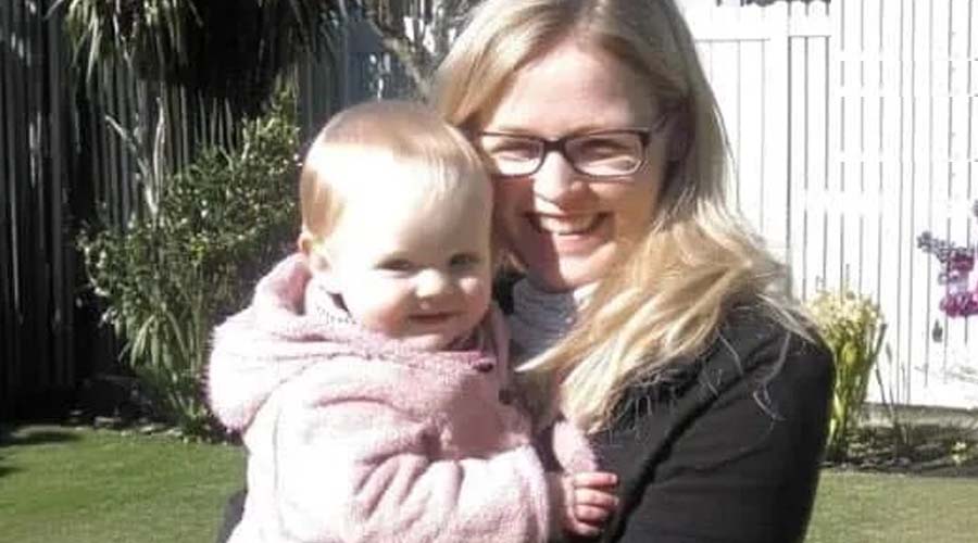 Poor widowed mom buys old doll at flea market and hears a crackling when she gives it to her baby “Ah finally babe, mommy bought you a new doll.”