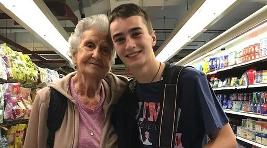 POOR BOY PAYS FOR OLD LADY’S GROCERIES — THE NEXT DAY, SHE RECEIVES UNEXPECTED PAYBACK THAT CHANGES HIS LIFE