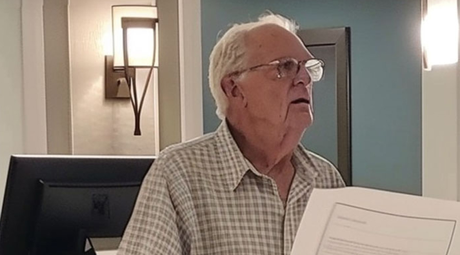 My Family Left Grandpa at the Hotel to Avoid Paying — They Didn’t Realize I Was the Wrong Grandson to Mess With
